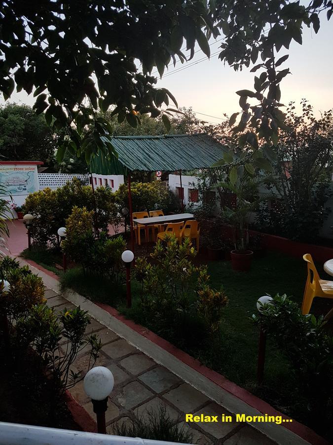 Hotel Stone House Mahābaleshwar Extérieur photo